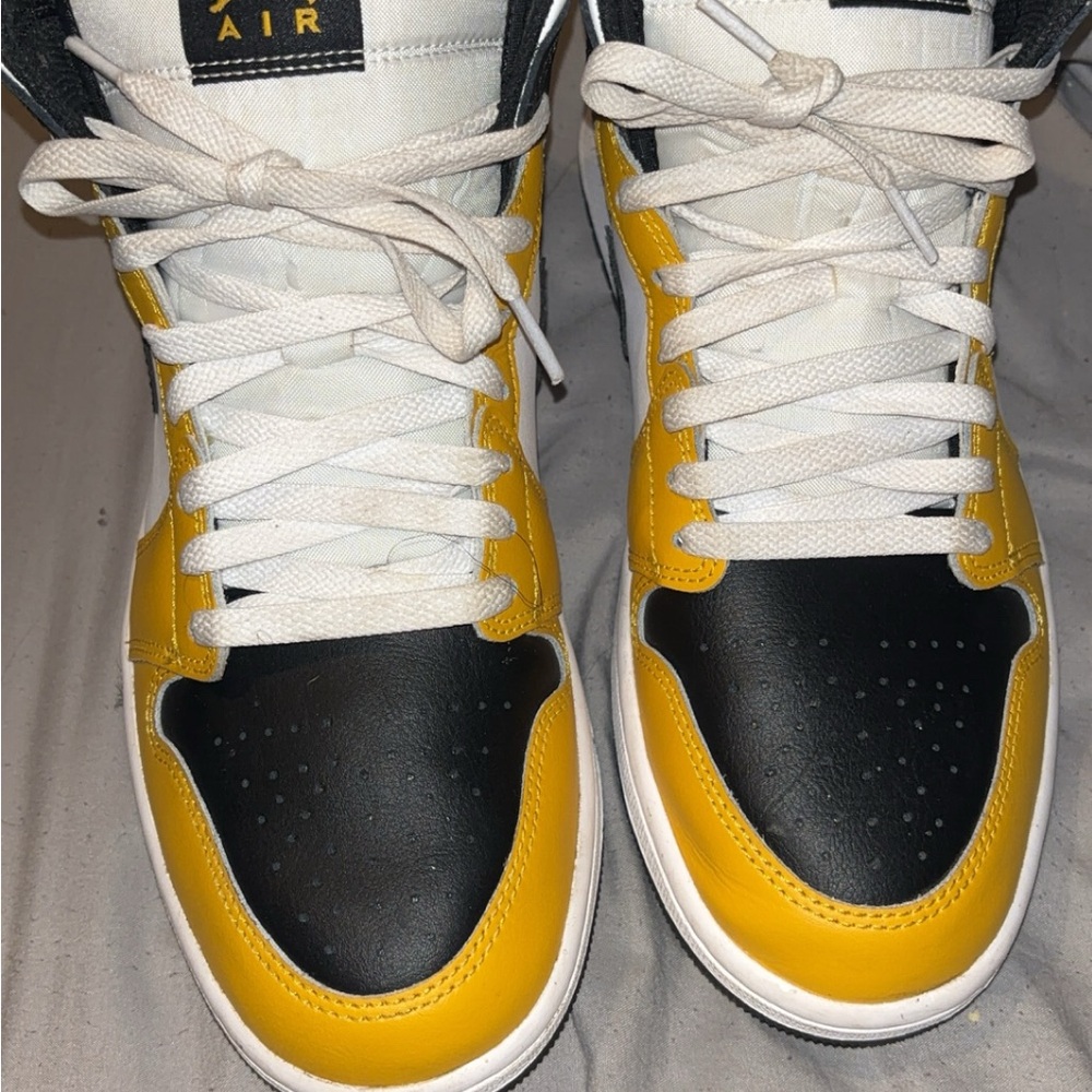 Air Jordan 1 MID